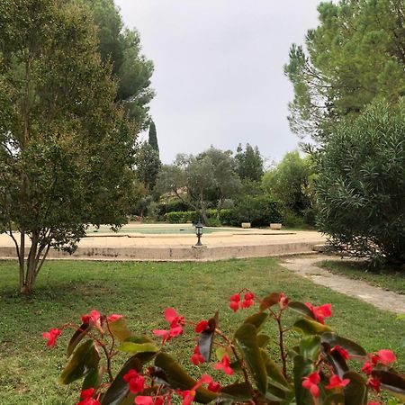Gite En Provence Dans Grand Jardin Avec Piscine Partagee Cornillon-Confoux Dış mekan fotoğraf