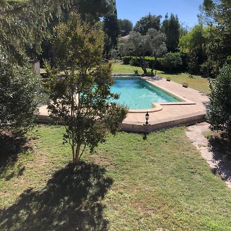 Gite En Provence Dans Grand Jardin Avec Piscine Partagee Cornillon-Confoux Dış mekan fotoğraf